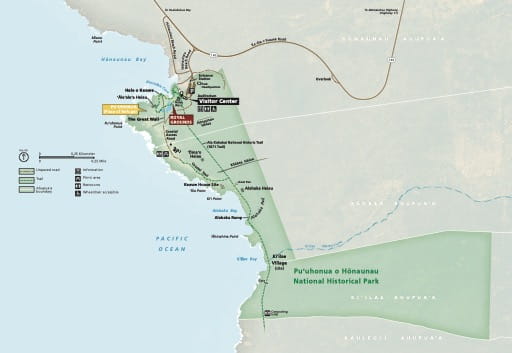 Official visitor map of Puʻuhonua o Hōnaunau National Historical Park (NHP) in Hawaiʻi. Published by the National Park Service (NPS).